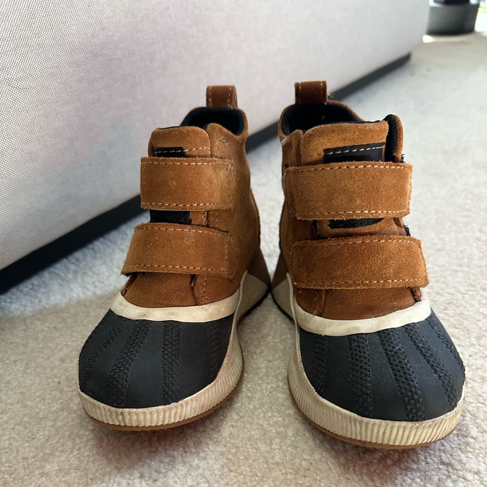 SOREL winter boots kids size 9